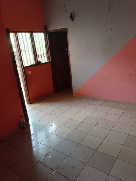Studio moderne 4 pièces avec parking - Ngousso