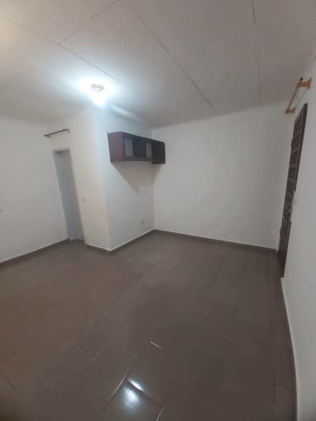 Chambre moderne à Biyem-Assi
