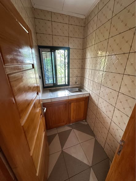 Studio moderne à louer – Japoma Cocotier, Douala