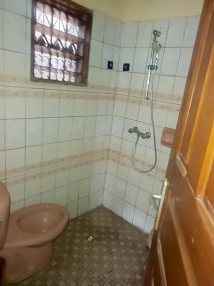 Vaste appartement à louer – Santa Barbara, Douala