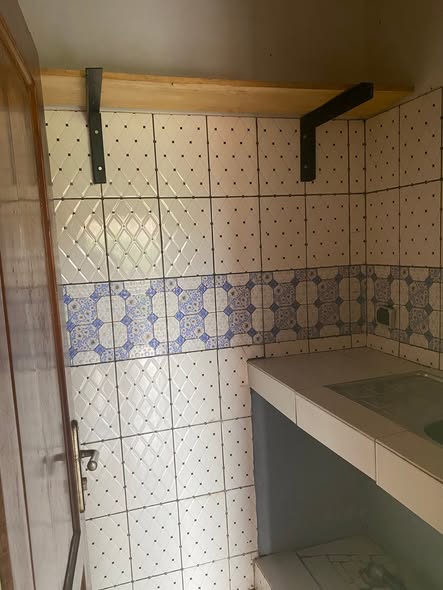 Chambre moderne 3 pièces à Mimboman