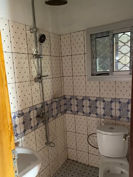 Chambre moderne 3 pièces à Mimboman