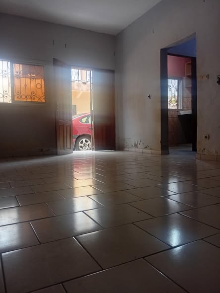 Studio à Logpom – Rez-de-chaussée – 75 000 XAF/mois