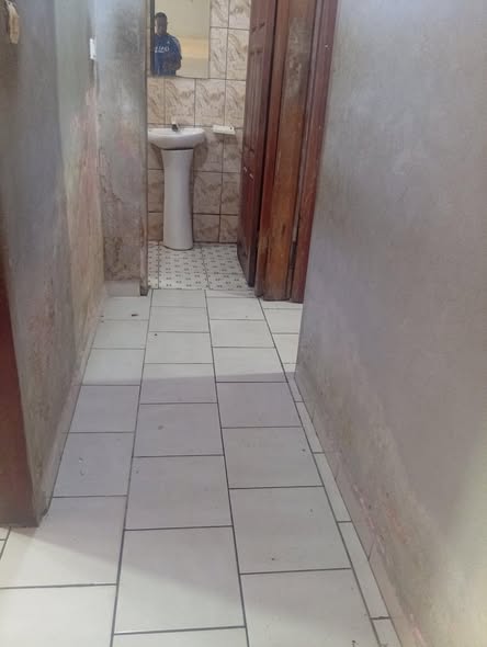 Studio à Logpom – Rez-de-chaussée – 75 000 XAF/mois