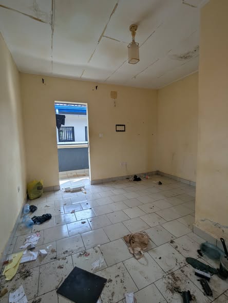 Chambre moderne à Nkolnda