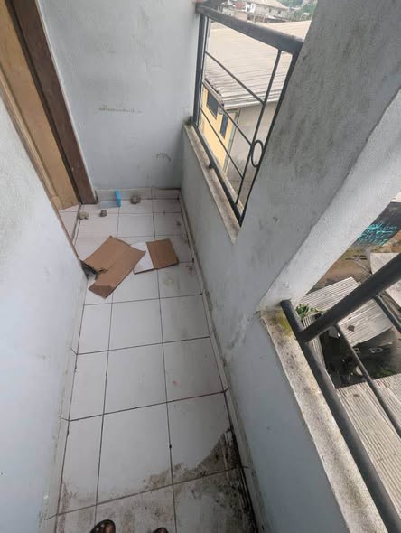 Grande chambre à louer à Makepe - 45 000 XAF/mois