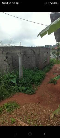 Maison inachevée à vendre à Nkolnda