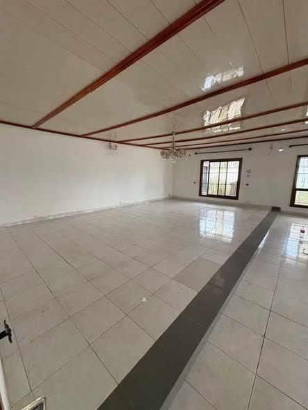 Villa 4 chambres à louer - Bonapriso, Douala