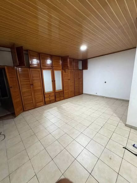 Villa 4 chambres à louer - Bonapriso, Douala