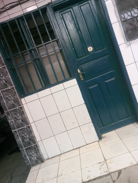 Chambre moderne à louer à Nyalla, Douala