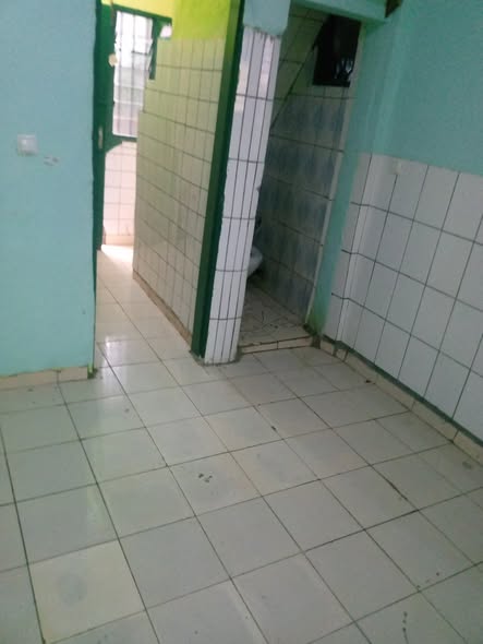 Chambre moderne à louer à Nyalla, Douala