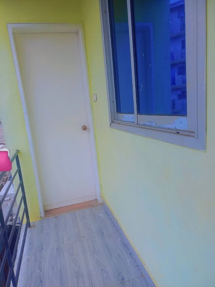 Vaste chambre avec espace cuisine et balcons – Cité Sic