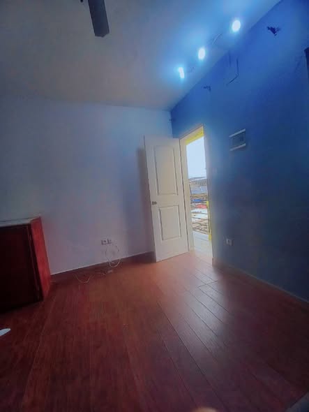 Vaste chambre avec espace cuisine et balcons – Cité Sic