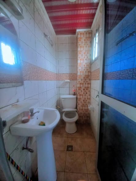 Vaste chambre avec espace cuisine et balcons – Cité Sic