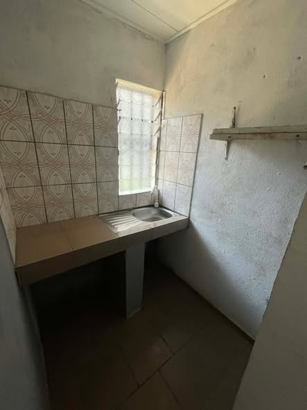 Vaste chambre à louer - Logbessou