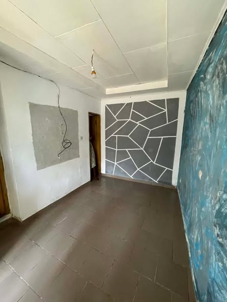 Vaste chambre à louer - Logbessou