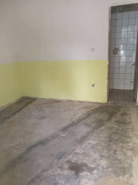 Grande chambre moderne à louer - Nyalla, Douala