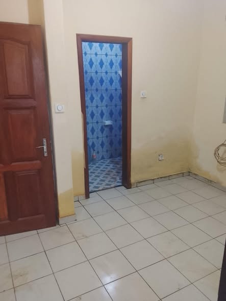 Chambre moderne à louer à Mimboman