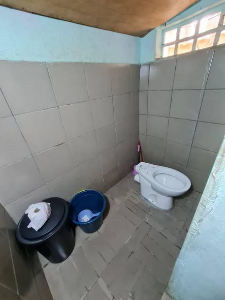 Chambre douche à Omnisport, Yaoundé