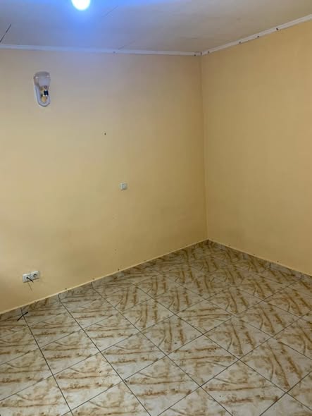 Chambre moderne à louer à Biteng