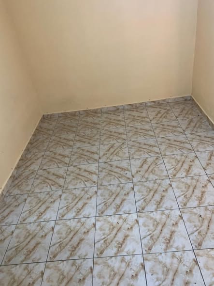 Chambre moderne à louer à Biteng