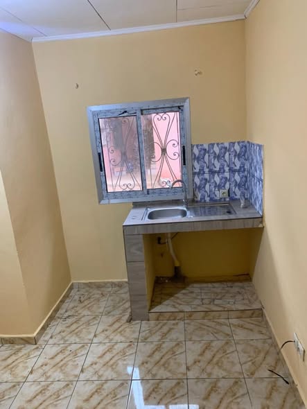 Chambre moderne à louer à Biteng