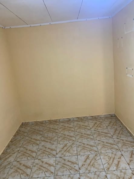 Chambre moderne à louer à Biteng