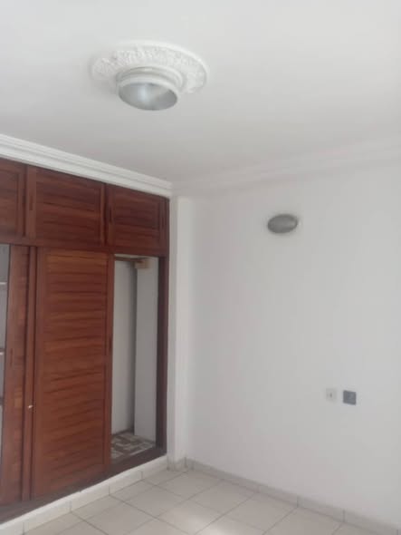 Appartement à louer à Akwa
