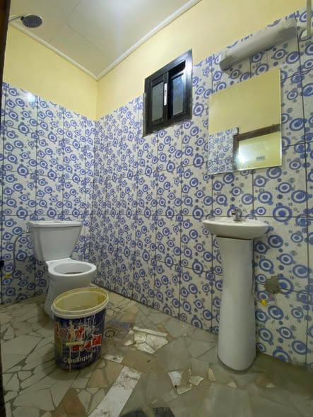 Chambre moderne à Beedi, Douala