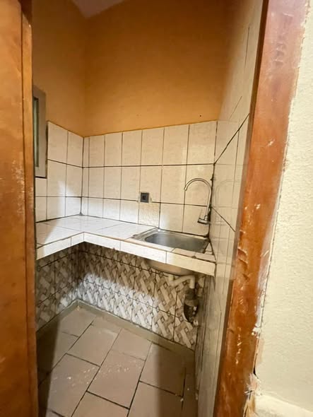 Chambre moderne à louer près de l'École de Police, Yaoundé