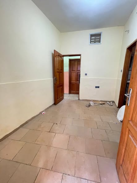 Chambre moderne à louer près de l'École de Police, Yaoundé